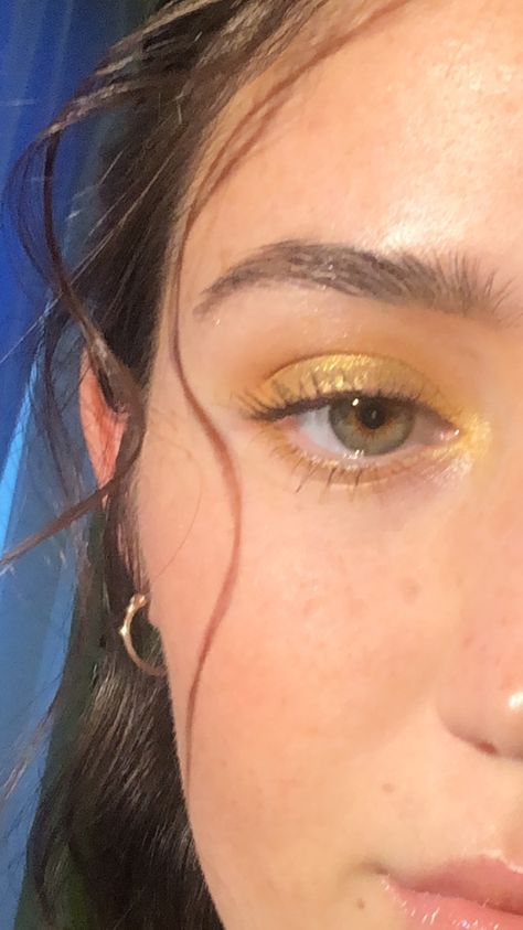 Yellow Eye Makeup, Pretty Eye Makeup, Yellow Eyeshadow, Swag Makeup, Gold Eyeshadow, Creative Eye Makeup, Gracie Abrams, Eye Makeup Art, Editorial Makeup