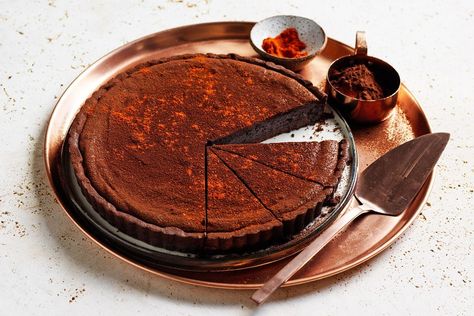 Chilli and chocolate is the best combination you never knew you needed, until now. Decedent Deserts, Chilli Chocolate, Mexican Chilli, Baking Weights, Chocolate Tarts, Chocolate Tarts Recipe, Chocolate Chili, Sweet Foods, Chocolate Torte