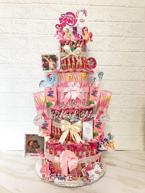 Snack Tower Pink, Tower Snack Birthday, Bouquet Reference, Snack Tart, Bucket Balon, Candy Tower, Fruit Basket Diy Gift, Bouquet Diy Gift, Snack Tower