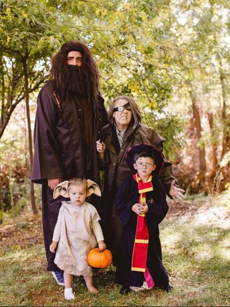 Family Halloween Costume Harry Potter, Harry Potter Theme Family Costume, Diy Harry Potter Family Costumes, Harry Potter Family Costumes With Baby, Four Halloween Costumes, Pregnant Harry Potter, Family Of Four Halloween Costumes, Unusual Harry Potter Costume, Harry Potter Mom