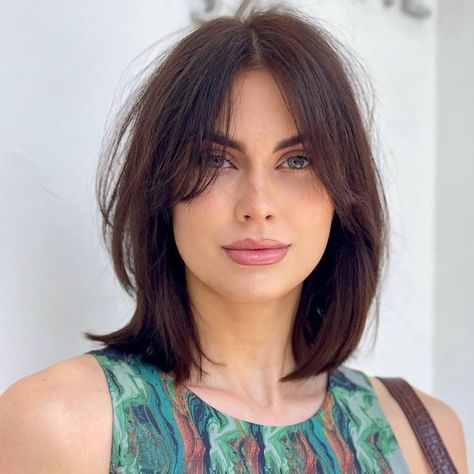 Bob with Tousled Curtain Bangs Trendy Curtain Bangs, Haircuts For Oval Faces, Flattering Haircuts, Bangs Ponytail, Office Hairstyles, Long Shiny Hair, Oval Face Haircuts, Hair Adviser, Bangs Hairstyles