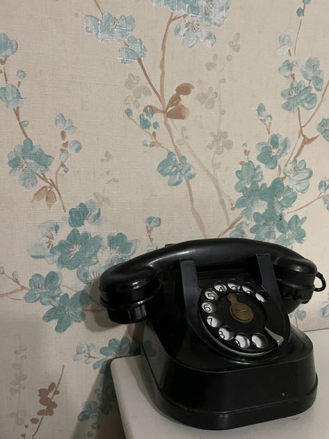 Dial Phone Aesthetic, Vintage Phones Aesthetic, Aesthetic Telephone Vintage, 80s Phone Aesthetic, Old Phone Aesthetic Vintage, Rotary Phone Aesthetic, Old Telephone Aesthetic, Vintage Telephone Aesthetic, Vintage Phone Aesthetic