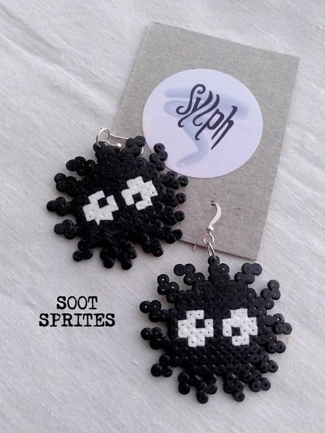 Perler Jewelry, Perler Earrings, Hama Mini, Hamma Beads Ideas, Pixel Beads, Pearl Beads Pattern, Easy Perler Beads Ideas, Soot Sprites, Fusion Beads