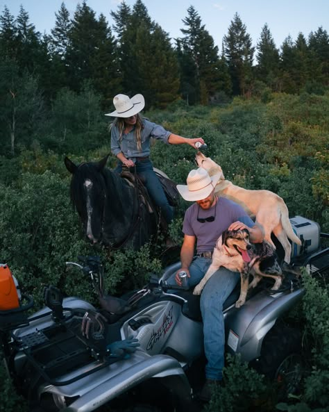 Backyard trail ride with the future Fakes #coors Wyoming Ranch Aesthetic, Ranch Life Country Living, Country Family Aesthetic, Country Living Aesthetic, Country Future, Horses Ranch, Trail Riding Horses, Country Relationships, Ranch Ideas