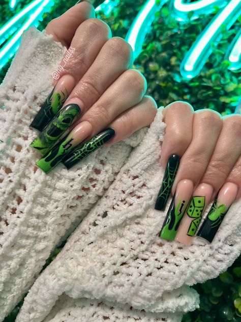 Boogeyman Nails, Oggy Boggy Nails, Oggie Boogie Nails, Oogie Boogie Nails Acrylic, Boogie Man Nails, Boogie Nails, Oogie Boogie Nails, Green Halloween Nails, Nightmare Before Christmas Nails