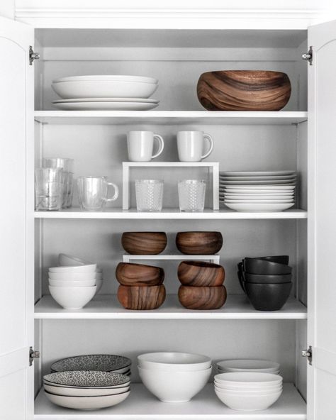 Koti Diy, Instagram Kitchen, House Organisation, Kitchen Organization Pantry, Kitchen Organisation, Apartment Aesthetic, Home Organisation, Pantry Design, Apartment Inspiration