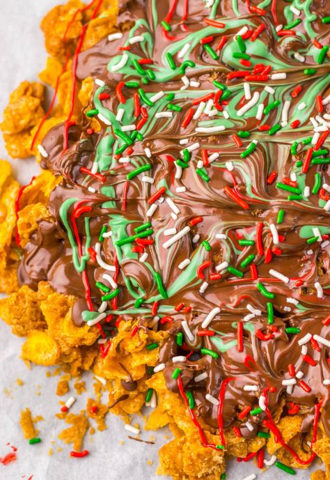 Christmas Cornflake Brittle Corn Flake Brittle, Cornflake Brittle, Cornflake Candy, Christmas Dessert Platter, Corn Flake, White Almond Bark, Brittle Recipes, Easy Christmas Treats, Dessert Platter