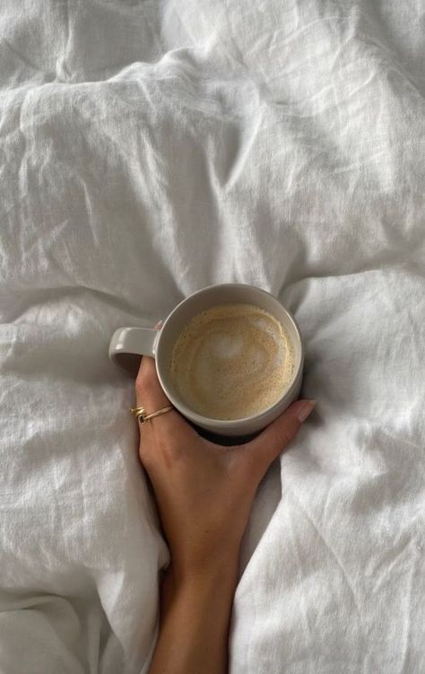 Coffee Obsession, Coffee Pictures, Aesthetic Coffee, Coffee Is Life, Small Moments, Foto Ideas Instagram, Coffee Cozy, Beige Aesthetic, Instagram Inspo