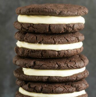 gluten free Oreos Keto Oreo Dessert Recipes, East Keto Dessert Recipes, Low Carb Oreo Cheesecake Cookies, Keto Oreo Cookies, Lower Carb Desserts, Carnivore Cookies, Smoothie Recipes Chocolate, Healthy Oreos, Keto Cookies And Cream