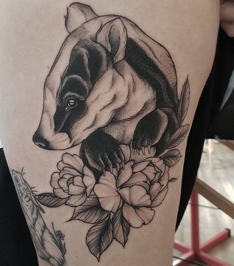 Honey Badger Tattoo, Badger Tattoo, Harry Potter Tattoo Sleeve, Cardinal Tattoo, Wildlife Tattoo, Cardinal Tattoos, New Tattoo Designs, Harry Potter Tattoos, Traditional Tattoo Design