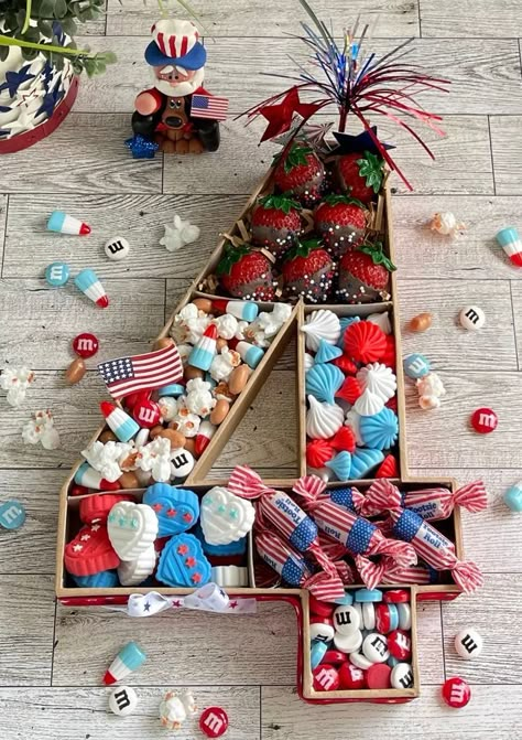 Red White And Blue Decorations, 4th July Food, Blue Decorations, July Desserts, Patriotic Food, Patriotic Desserts, 4th July Crafts, 4th Of July Desserts, Fourth Of July Food