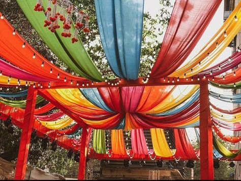 Mehendi Decor Outdoor, Lohri Decoration Ideas, Garba Decor, Event Ideas Creative, Shaadi Decor, Stall Decorations, Festival Themed Party, Haldi Decoration