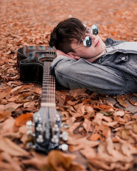 Guitar Senior Pictures, Guitar Poses, Guitarist Photography, Guitar Portrait, Old Town Alexandria Va, Fall Senior Portraits, Music Photoshoot, Senior Portraits Male, Senior Photos Boys