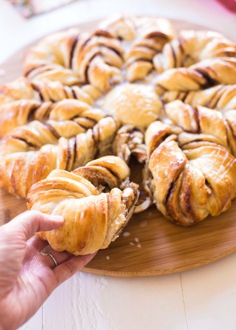 Sweet Treats Ideas, Cinnamon Star Bread, Bread Photography, Festive Bread, Star Bread, Sweet Glaze, Farmers Market Recipes, Bread Shaping, Baking Items