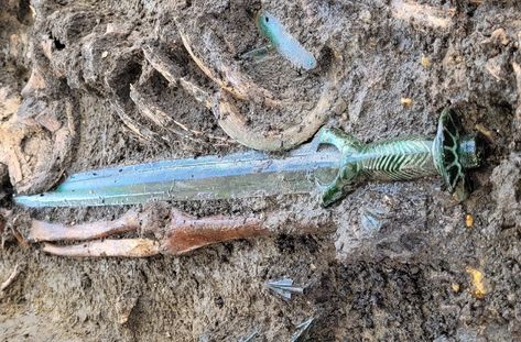 Well-preserved 3,000-year-old sword found in Germany | HeritageDaily - Archaeology News Types Of Swords, Archaeology News, Header Image, Ancient Aliens, Bronze Age, 14th Century, Natural History, Bavaria, Archaeology