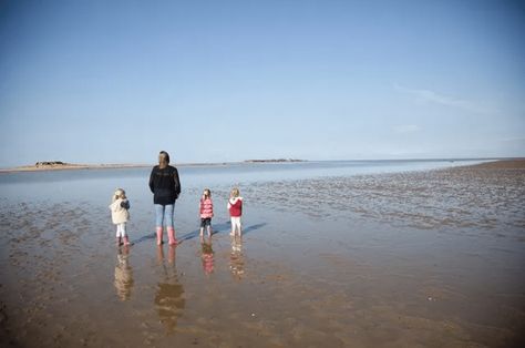 I’m often asked what are our favourite free things to do with kids in and around West Kirby so here they are! Free Things to do in and around West Kirby Visit the Beach West Kirby Beach is like the beach that everyone forgot. Whilst on sunny days you will find people here, you won’t … The post 8 Free Things to do in West Kirby appeared first on Mini Travellers - Family Travel & Family Holiday Tips. West Kirby, Holiday Tips, Duck Pond, Things To Do With Kids, New Brighton, Cycling Route, Going To The Beach, Travel Family, Find People