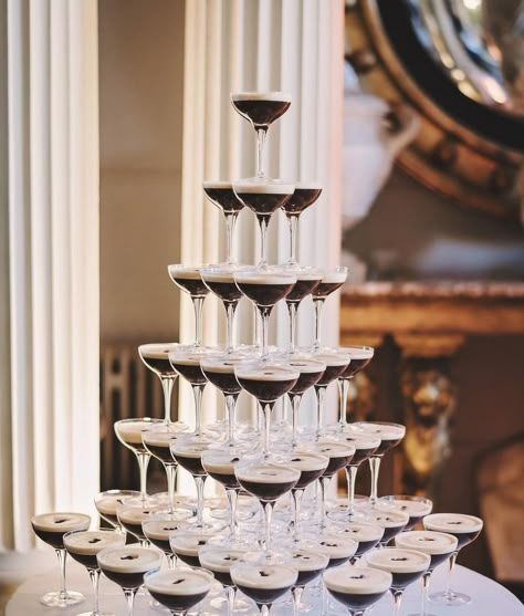 Cocktail Tower, Martini Tower, Expresso Martini, Vintage Glam Wedding, Pick A Side, Mumu Wedding, Cocktail Martini, Champagne Tower, Unique Cocktails