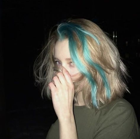 Hair Streaks Blonde, Blonde And Blue Hair, Summer Hair Color Ideas, Light Blue Hair, Hair Streaks, Dirty Blonde Hair, Pretty Hair Color, Dye My Hair, Summer Hair Color