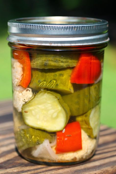 Refrigerator Pickled Vegetables, Homemade Giardiniera, Giardiniera Recipe, Deep South Dish, Canning Pickles, Refrigerator Pickles, Homemade Pickles, Pickled Veggies, Pickled Vegetables