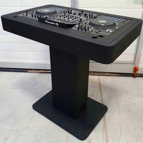 Dj Stand Design, Dj Booth Decor, Dj Booth Design, Dj Furniture, Dj Female, Dj Stand, Coke Studio, Dj Table, Female Dj