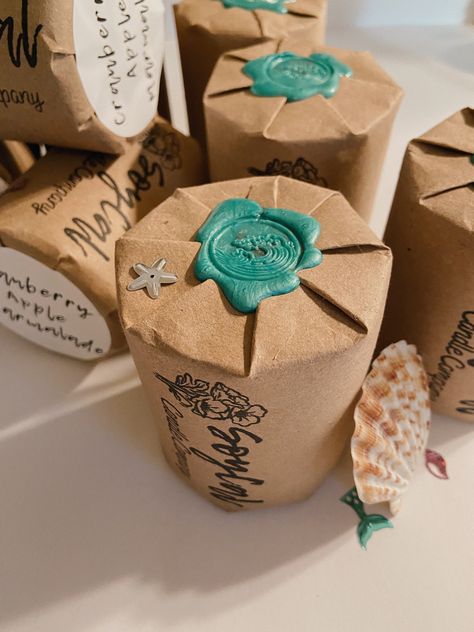 Wax seals are an awesome addition for a more brand customizable vibe. 🌊 Wax Crafts Diy, Candle Packaging Ideas Branding, Handmade Candles Ideas, Candle Wrapping, Handmade Candles Diy, Velas Candles, Diy Candles Homemade, Soya Mumu, Gift Wrapping Techniques