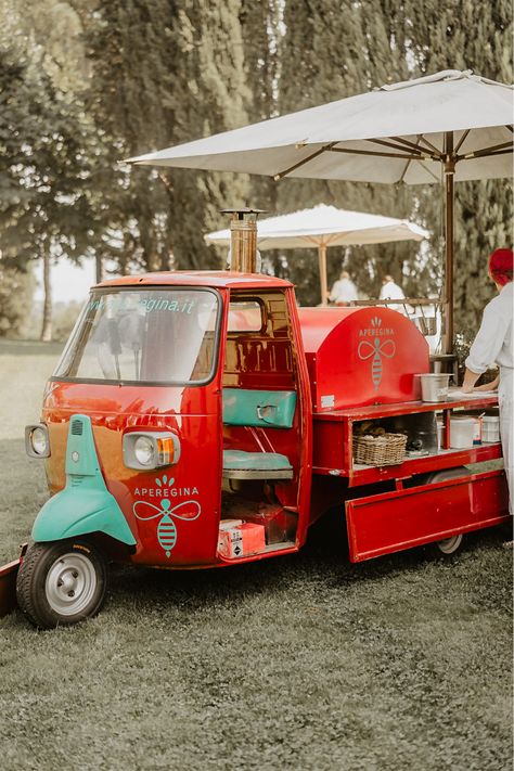 When in Rome, eat like Romans. Pizza carts it is! 🍕🍕🍕 Pizza Cart, Romans Pizza, Romantic Italy, Pizza Truck, Event Studio, Mobile Wedding, When In Rome, Your Welcome, Dream Destination Wedding