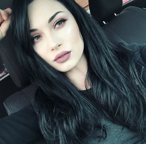 Kenna Vanessa Guess (lilvixenmama) Black Hair Pale Skin, Dark Hair Makeup, Pale People, Black Hair Makeup, Pale Skin Makeup, Fair Skin Makeup, Pale Makeup, Hair Pale Skin, Pale Girl