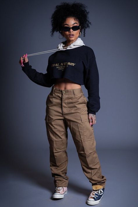 Trends For Summer 2023, Outfit Ideas For Black Women, Tomboy Look, Combat Pants, Cargo Pants Outfit, Style 2023, Pose References, Tomboy Outfits, Lazy Day Outfits