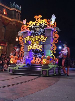 Halloween Picture Ideas, Best Food At Disneyland, Halloween Parade Float, Disneyland Park California, Disneyland Halloween Party, Food At Disneyland, Disneyland Parade, Disney Halloween Parties, Oogie Boogie Bash