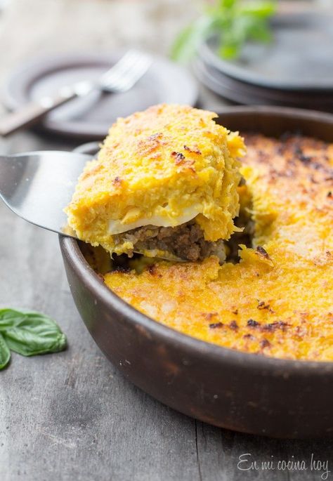 Chilean Corn and Beef Pie. During summer in Chile this is one of most traditional meals. Chilean recipe. Corn Pie, Beef Pie, Chilean Food, Egg Pie, South American Recipes, Beef Pies, Chilean Recipes, Latin American Recipes, Latin American Food