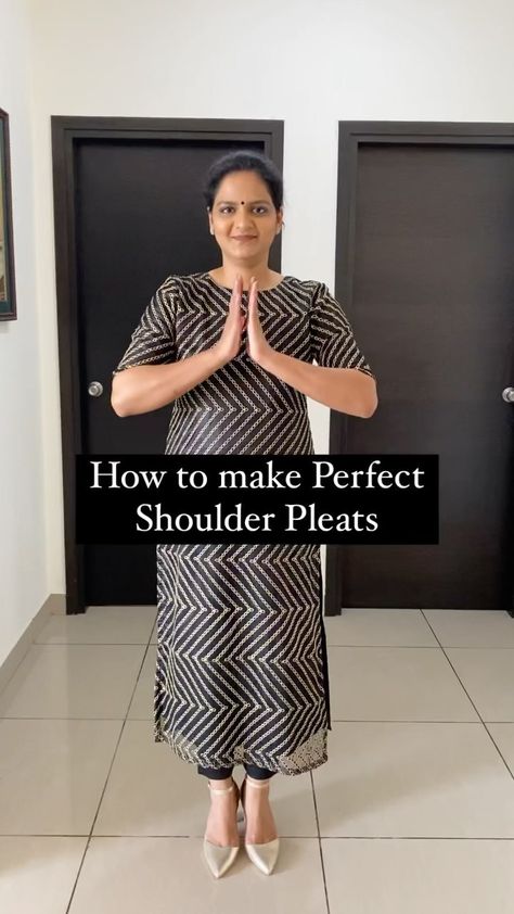 shikhaagarwalmakeup on Instagram: How to make perfect pre shoulder pleats!!! And time saving too!! Pegs: @drape_divaa #sareedraping #tipsandtricks #sareedrapist… How To Pre Pleat Saree, Pre Pleated Saree, Pleated Saree, Dressing Ideas, Pleated Drapes, Drape Saree, Satin Saree, Organza Saree, Time Saving