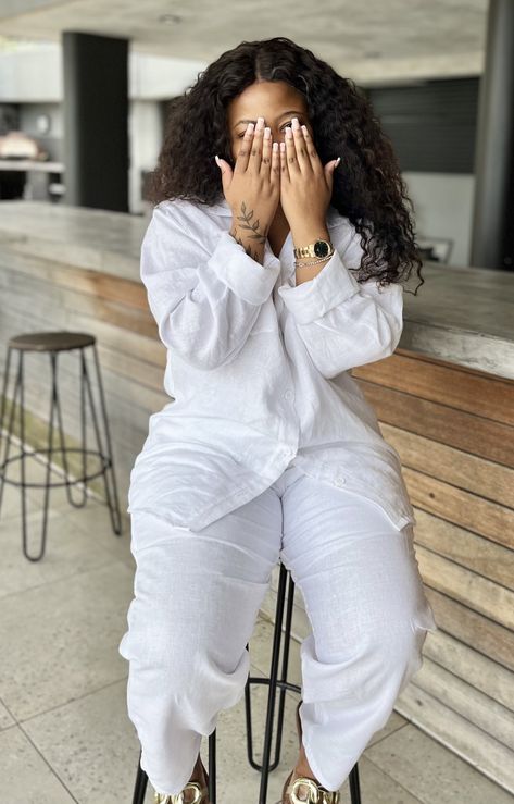 White Linen Set Women, White Linen Pants Outfit Black Women, Style Linen Pants Outfit, White Linen Sets For Spring, Linen Pants Outfit Women, White Relaxed Fit Sets For Daywear, Chic White Linen Sets, Lee Khuzwayo, Linen Pants Set