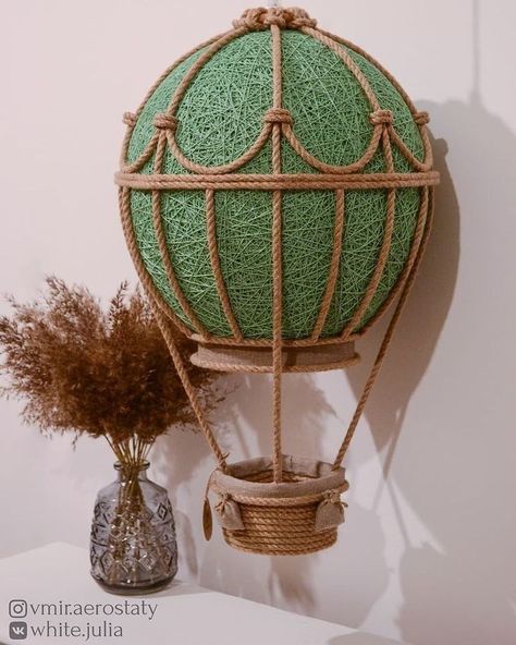 Macrame Hot Air Balloon, Hot Air Balloon Decorations Diy, Hot Air Balloon Craft, Diy Hot Air Balloons, Hot Air Balloon Decorations, Balloon Crafts, Jute Crafts, Astuces Diy, Dekor Diy