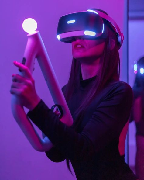 Girl. Cyberpunk. Future. VR Vr Headset Aesthetic, Vr Aesthetic, Vr Headset Concept, Flight Helmet, Goth Stuff, Vr Box, Mask Aesthetic, Rave Culture, Luxury Cars Rolls Royce