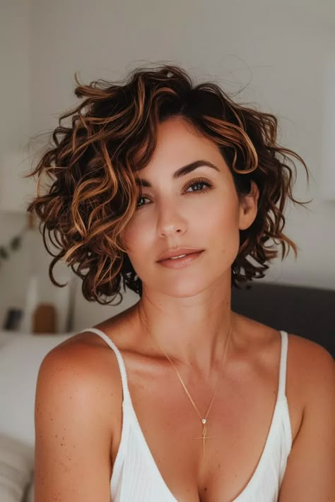 Hairstyle For Short And Curly Hair, Longer Pixie Haircut Curly Hair, Med Short Curly Haircuts, Celebrity Curly Hairstyles, Keri Russell Hair Curly, Chin Length Natural Curly Hair, Curly Rounded Layers, Large Curls Short Hair, Shoulder Length Permed Hair Medium Curly