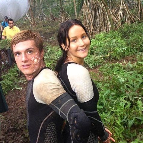 Instagram Peta Hunger Games Josh Hutcherson, Peta And Katniss, Peta Mellark, Josh And Jennifer, Sean Anderson, Game Bts, Hunger Games Cast, Hunger Games Memes, Hunter Games