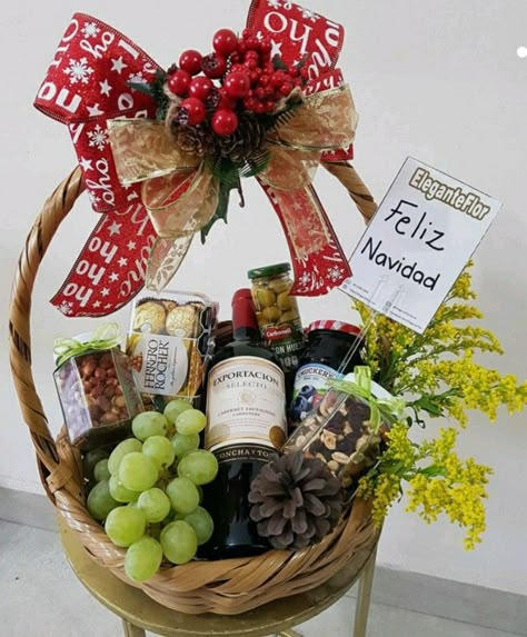 Wine Christmas Gifts Basket, Christmas Cookies Packaging, Christmas Gift Themes, Church Christmas Decorations, Fruit Basket Gift, Raffle Baskets, Birthday Hampers, Flower Box Gift, Wine Baskets