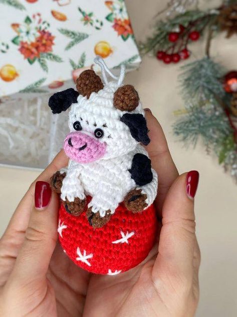 Free Crochet Patterns | My cow Christmas ornament ❤️🐮 | Facebook Cow Amigurumi Pattern, Crochet Pattern Cow, Basic Amigurumi, Crocheted Cow, Cow Crochet Pattern, Halloween Cow, Crochet Pour Halloween, Cow Crochet, Diy Crochet Toys