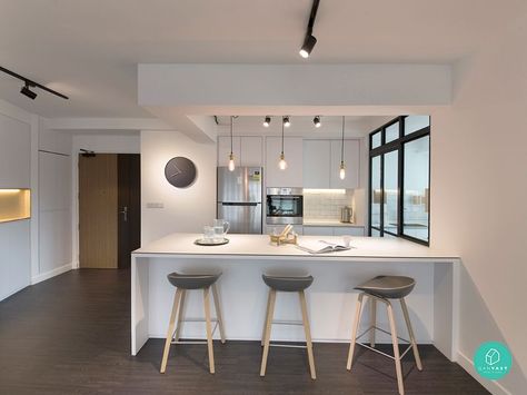 8 Awesome BTO Interior Designs That Look Good In Any Home Kitchen Closed Concept, Closed Concept Kitchen, Scandinavian Kitchen Decor, Kitchen Open Concept, Apartemen Studio, Kitchen Layouts, Desain Pantry, Concept Kitchen, Condo Kitchen