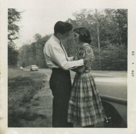 50s Couple, 50s Aesthetic, Castlevania Wallpaper, Old Fashioned Love, Vintage Couples, Vintage Romance, Old Love, Down South, Vintage Pictures