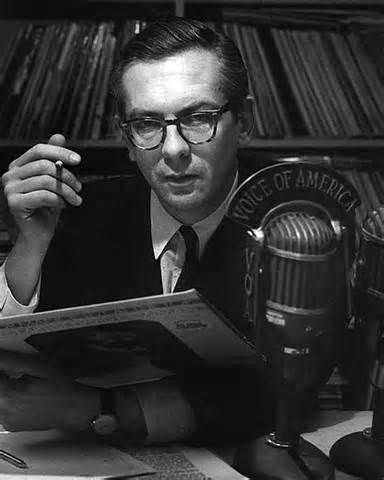 Symphony Sid Torin - a first class jazz radio host. He wore suspenders to hold his trousers up above his waistline. Interesting fella. Benny Goodman, Salsa Music, Radio Host, Latin Music, Big Band, A Way Of Life, Winter Art, Previous Year, Way Of Life