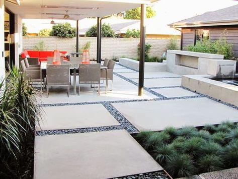 extra large pavers | extra large cement slabs with 1 inch black ... Midcentury Patio, Pebble Patio, Large Backyard Landscaping, Modern Desert, Honey Badger, Large Backyard, Casa Exterior, Modern Backyard, Backyard Inspiration