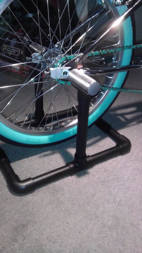 Diy Stationary Bike, Bike Stand Diy, Diy Stand, Bike Repair Stand, Diy Gym Equipment, Bike Hanger, Pvc Pipe Projects, Diy Home Gym, Diy Gym