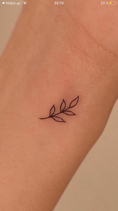 Fern Tattoo Minimalist, Small Fall Leaves Tattoo, Leaf Line Art Tattoo, 3 Leaf Tattoo, Plants Tattoo Minimalist, Mini Leaf Tattoo, Fern Tattoo Simple, Dainty Ivy Tattoo, Delicate Fern Tattoo