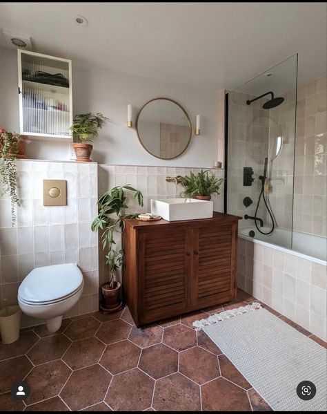 Spanish Guest Bathroom, Spanish Boho Home, Meditterean Bathroom, Mexican Modern Bathroom, Spanish Mediterranean Interior Design, Boho Master Bath, Post Modern Bathroom, Bathrooms Decor Ideas, Modern Spanish Style Bathroom