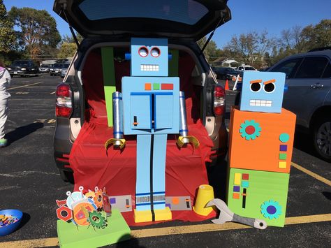 Robot Halloween Costume, Cardboard Robot, Trunk Or Treat Ideas, Robot Theme, Robot Party, Cheer Party, Adult Halloween Party, Treat Ideas, Trunk Or Treat