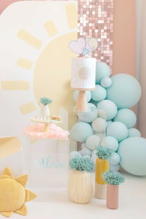 Sunshine Birthday Backdrop, Sunshine Party Ideas Decorations, Sunshine Table Centerpieces, One Table Birthday, Sun Birthday Party Theme, Sunshine Theme Birthday Party, Sun Themed Birthday Party, Sunshine Backdrop, Sunshine Party Ideas