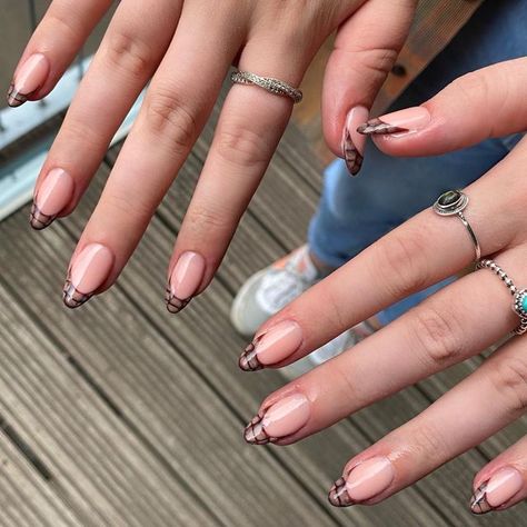 Snake Skin French Tip Nails Almond, Snake Tip Nails, French Snake Nails, Snake Skin French Tip Nails, Brown Snake Nails, Snakeskin French Tip Nails, Croc Tip Nails, Snake Print French Tip Nails, Snake French Tip Nails