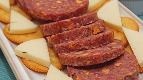 How to Make Venison Bologna Sweet Lebanon Bologna Recipe, Trail Bologna Recipe, Deer Bologna Recipe, Bologna Recipes, How To Cook Venison, Deer Recipes, Deer Meat, Clam Recipes, Venison Recipes