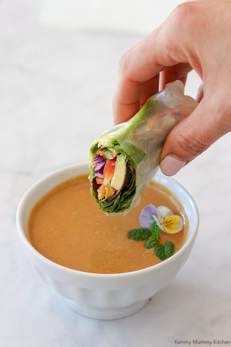 Thai Peanut Sauce Recipe, Sauce For Spring Rolls, Easy Thai Peanut Sauce, Vegan Peanut Sauce, Spring Roll Sauce, Veggie Spring Rolls, Chicken Breast Crockpot Recipes, Won Ton, Peanut Sauce Recipe